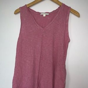 pink tank top